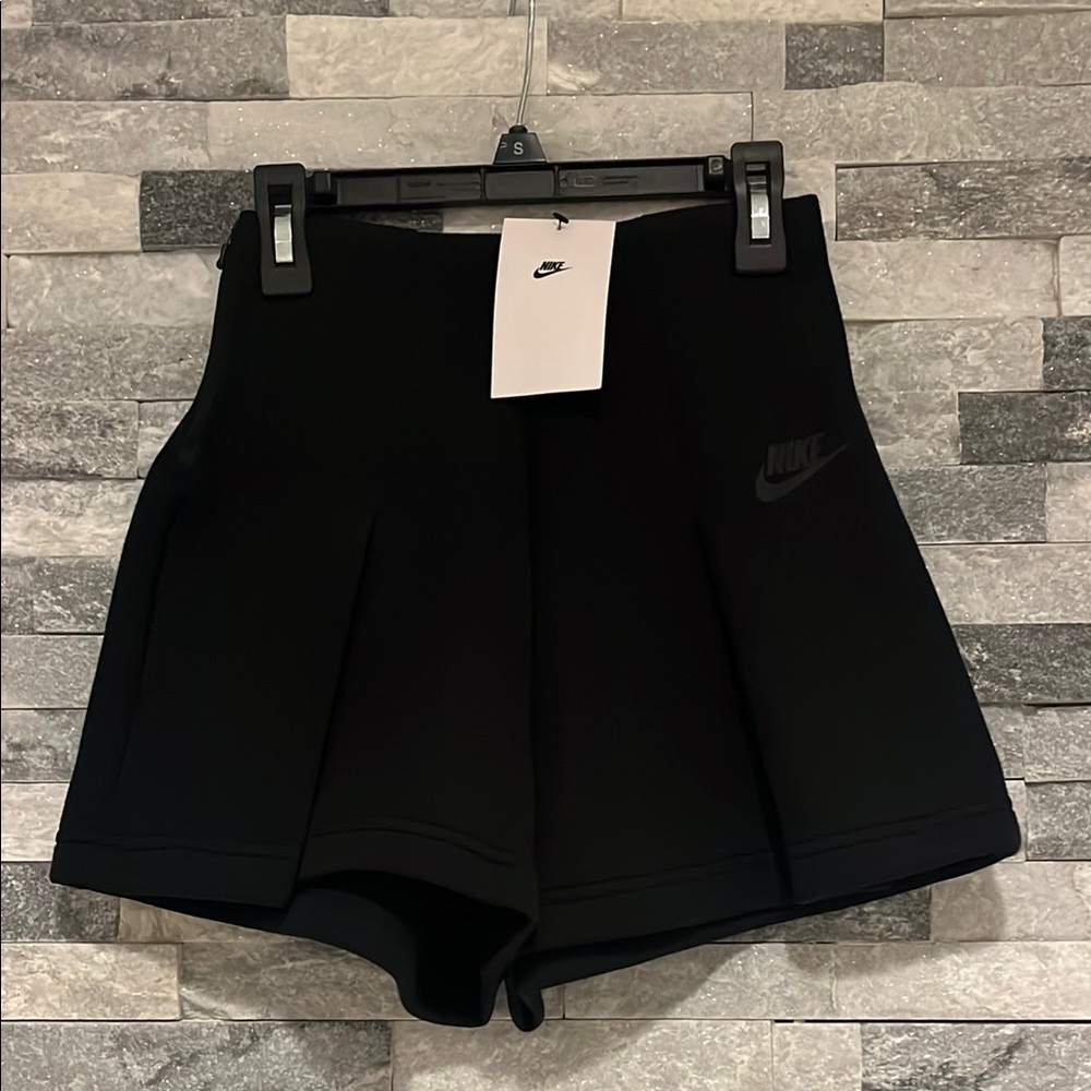 !!New Arrival!! Nike tech women's shorts